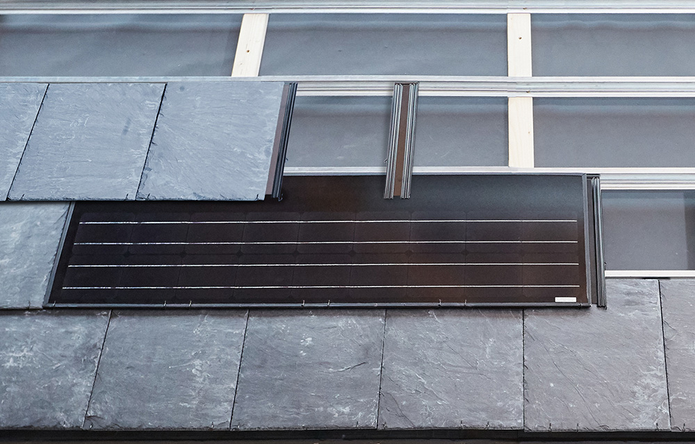 Effizient und elegant: Schiefer Systemdeckung mit integrierten Solarmodulen von Rathscheck Schiefer