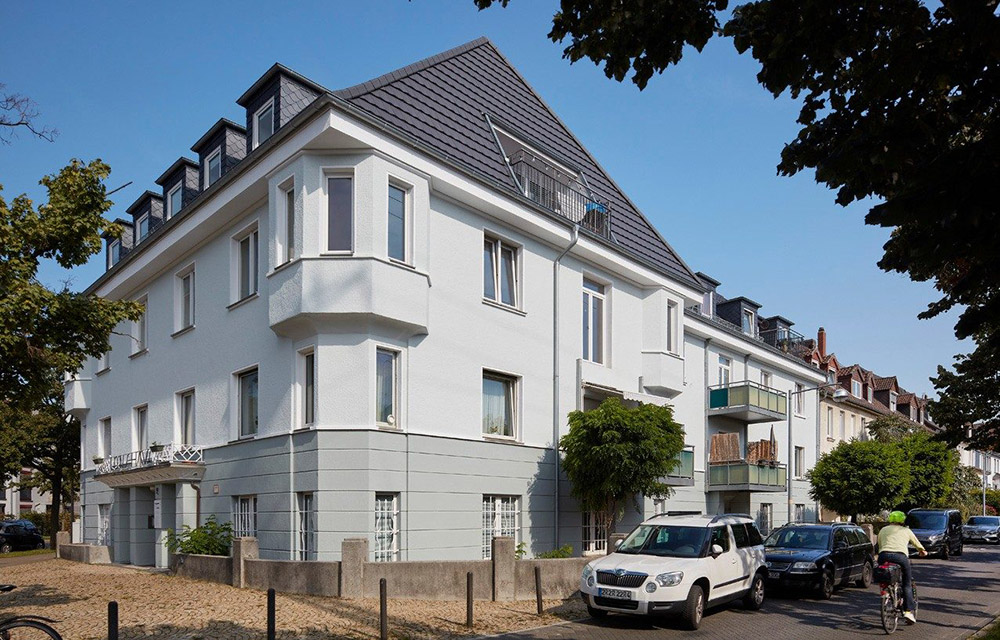 Moderner Dachziegel von Wienerberger auf historischem Gebäude