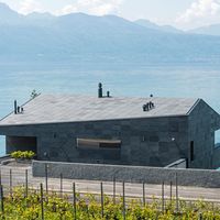 Schieferhaus mit geschlossener Fassadenverkleidung